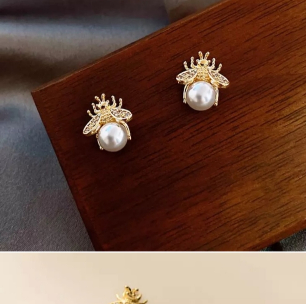 Bee pearl and gold Insect Stud Earrings